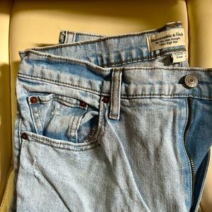 Abercrombie and Fitch – the 90s Slim Straight, Ultra High Rise. Curve Love fit